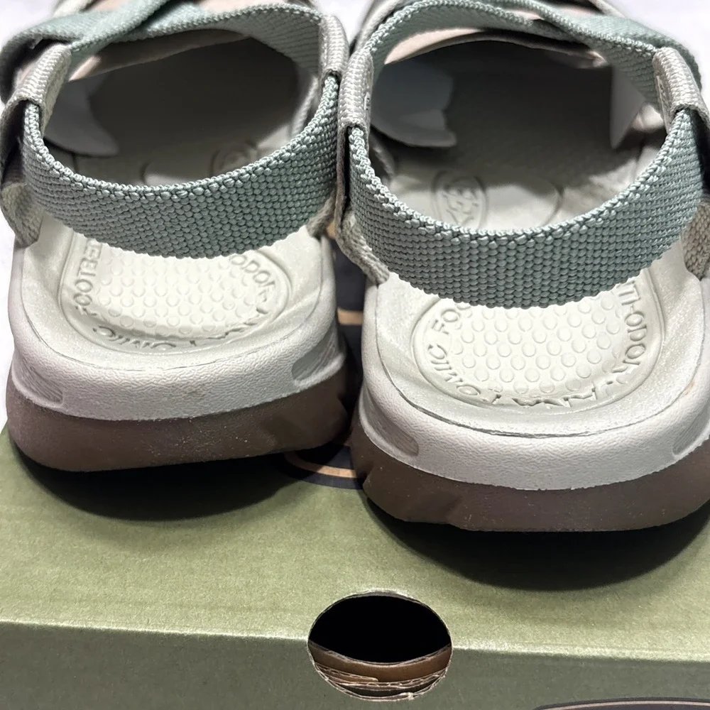 New With Box Keen Women's Whisper Sandals Lily Pad/ Plaza Taupe Sz 6.5 102